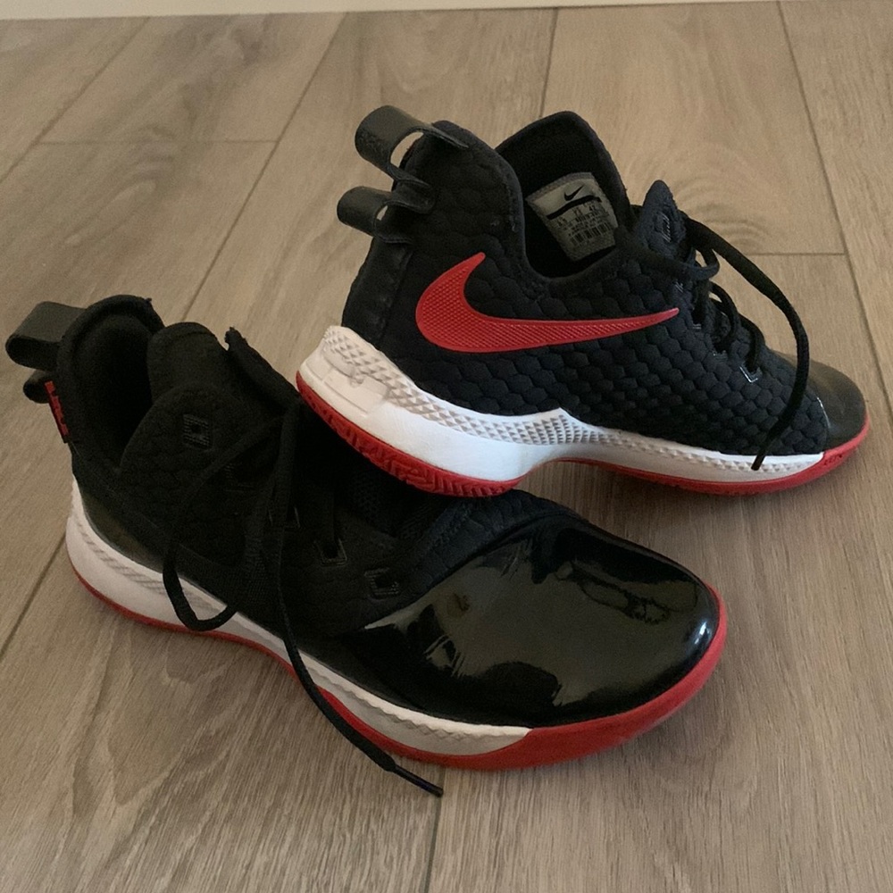 Size 8.5 Nike LeBron Witness 3 🏀